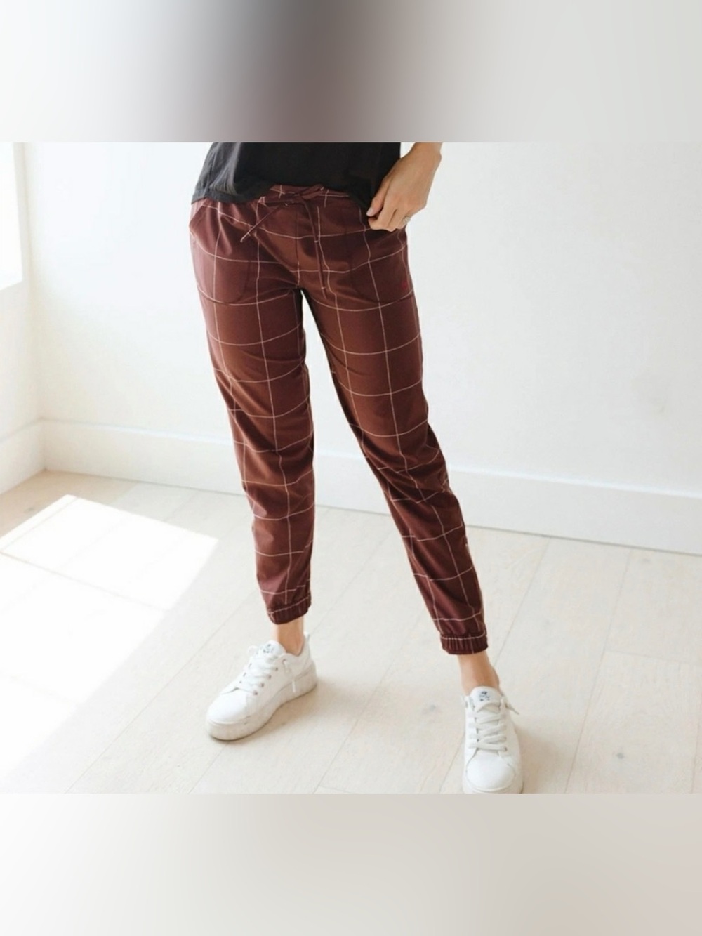 ALBION Windowpane Jetsetters Jogger Pants in Wine Small